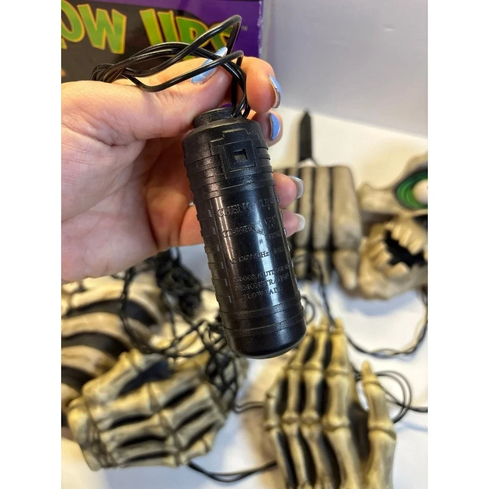 Halloween Skeleton Glow Ups (vintage 2004) FOR PARTS / LIGHTS DONT WORK